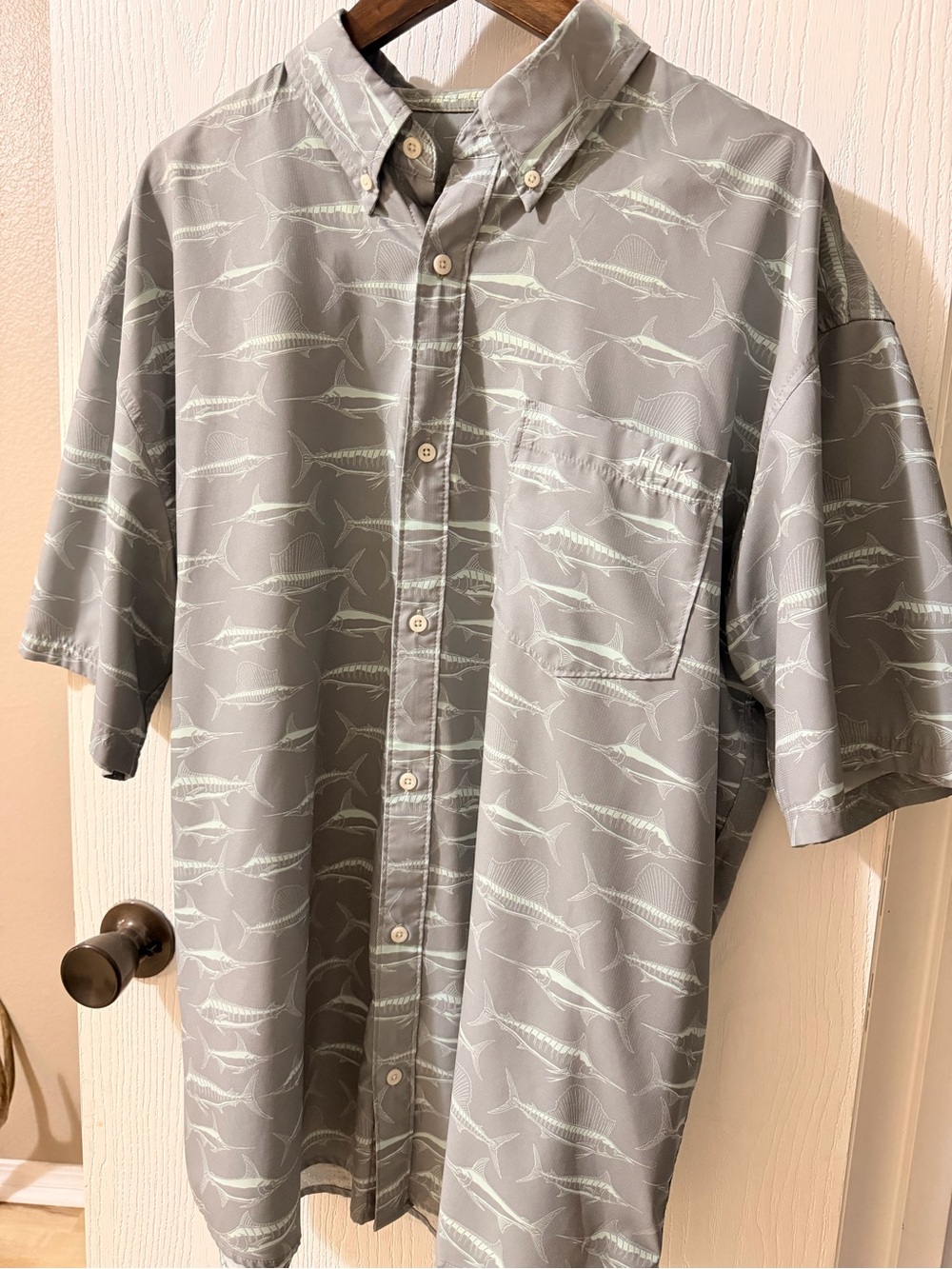 Salt Life Light Gray Short-Sleeve Button-Down with Mint Fish Print